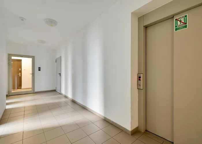 Dunikowskiego Snug By Bookinghost